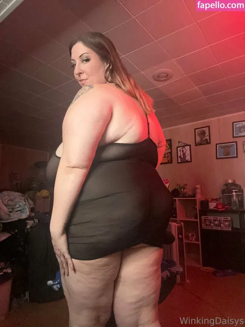 busty mara / winking.daisys / winkingdaisys Onlyfans Photo Gallery 