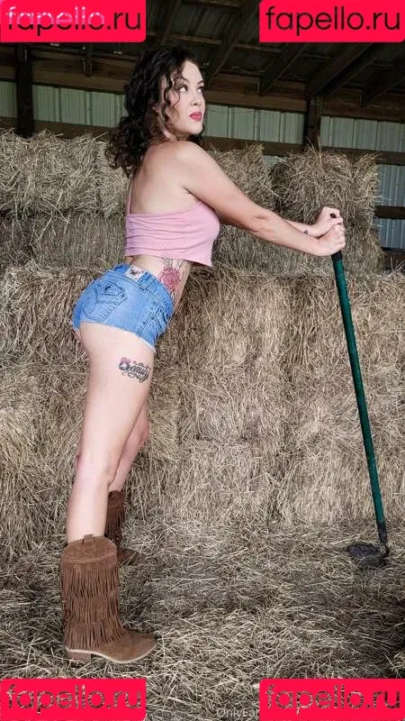 Kara Capri / https: / karacaprivip / thekaracapri Onlyfans Photo Gallery 