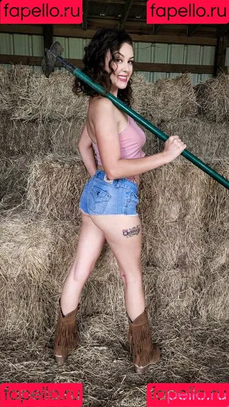 Kara Capri / https: / karacaprivip / thekaracapri Onlyfans Photo Gallery 