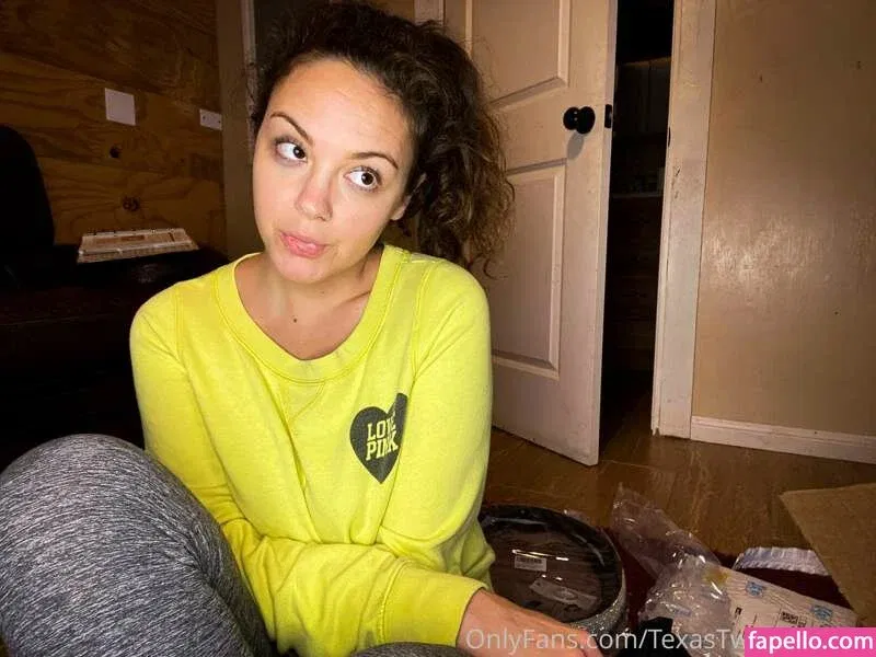 Kara Capri / https: / karacaprivip / thekaracapri Onlyfans Photo Gallery 