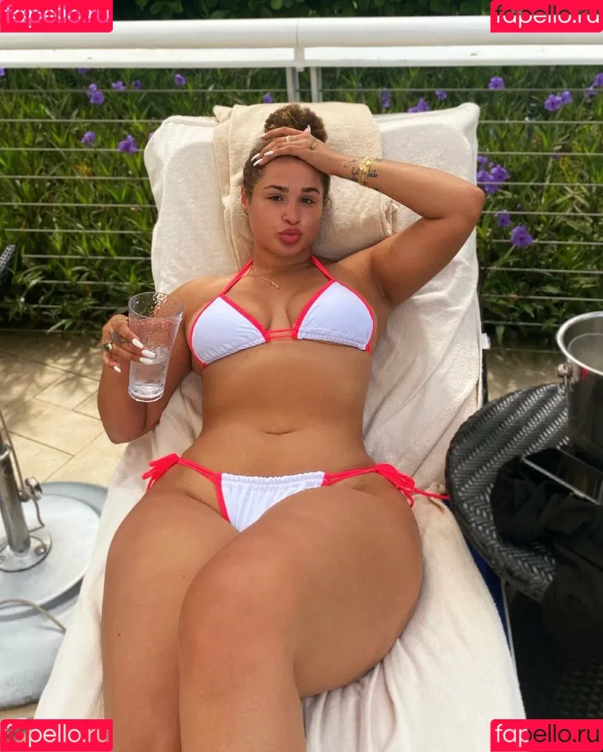 janaegirard / janaevic Onlyfans Photo Gallery 