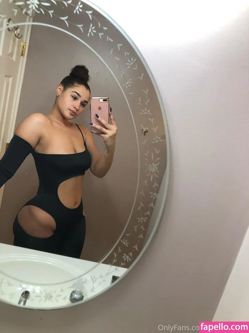 janaegirard / janaevic Onlyfans Photo Gallery 