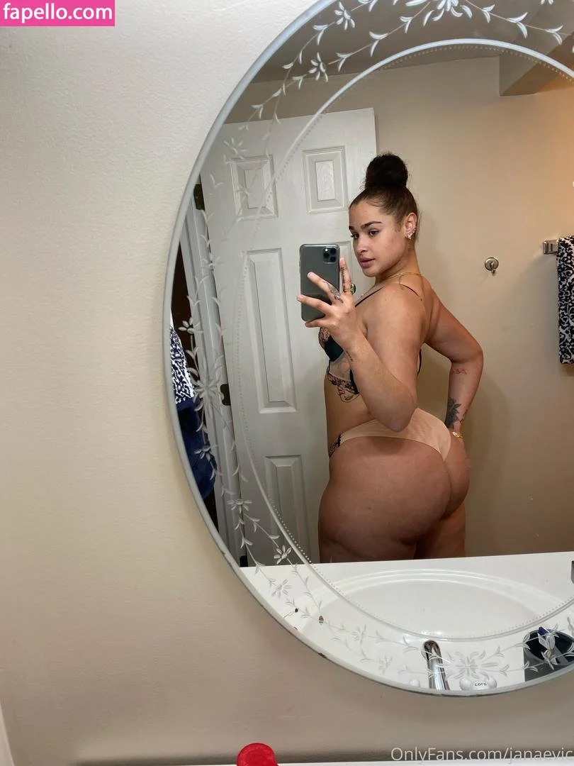 janaegirard / janaevic Onlyfans Photo Gallery 