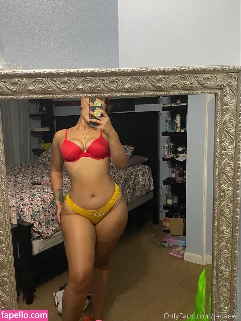 janaegirard / janaevic Onlyfans Photo Gallery 