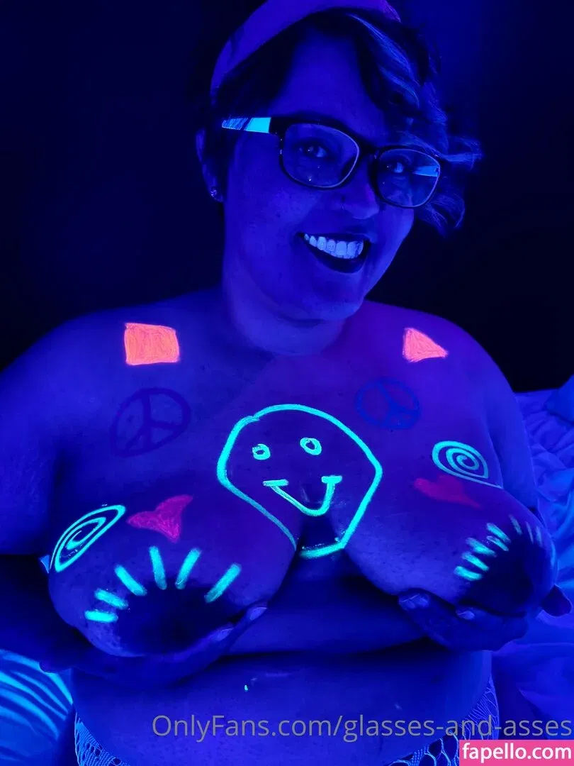 glasses-and-asses / glassesandasses Onlyfans Photo Gallery 