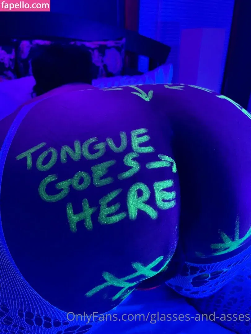 glasses-and-asses / glassesandasses Onlyfans Photo Gallery 