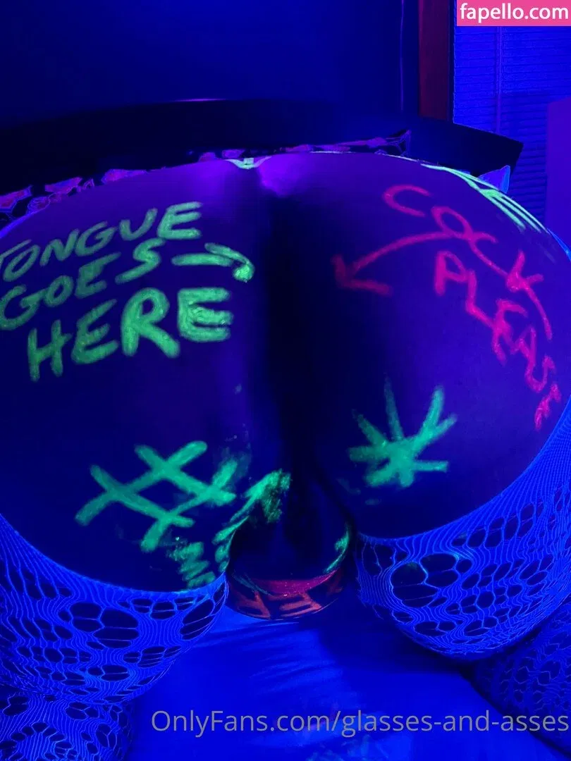 glasses-and-asses / glassesandasses Onlyfans Photo Gallery 