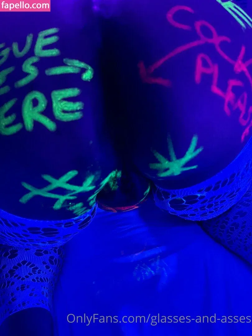 glasses-and-asses / glassesandasses Onlyfans Photo Gallery 