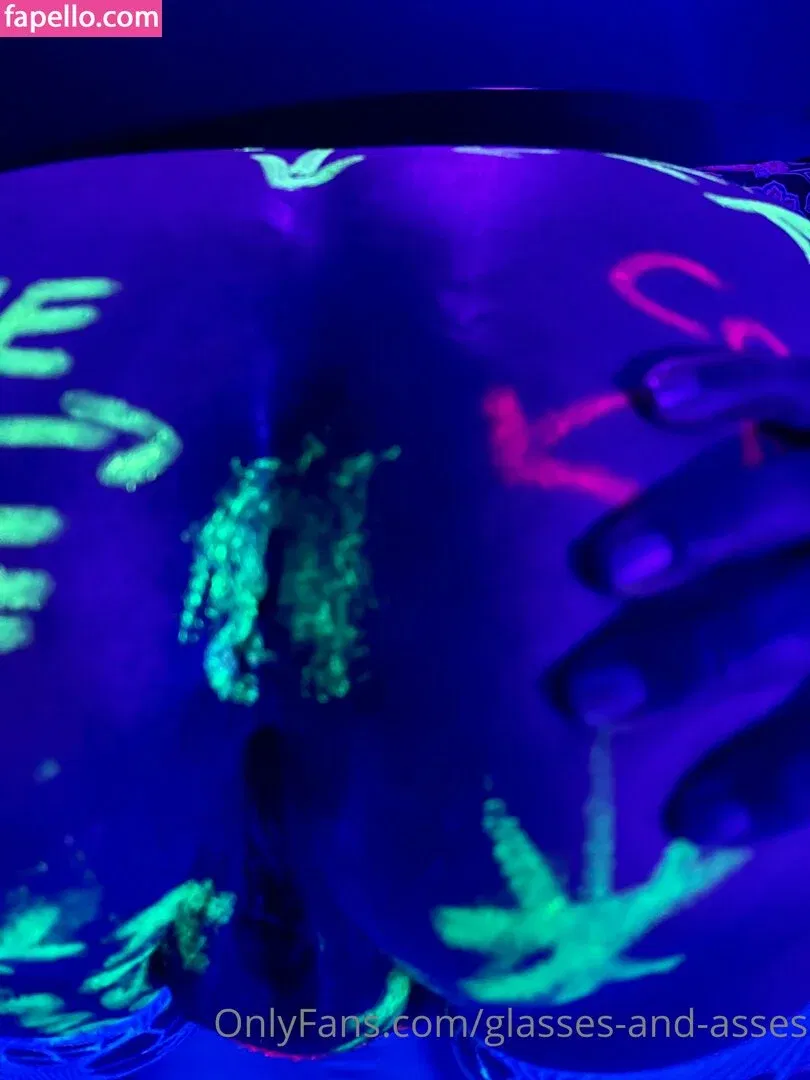 glasses-and-asses / glassesandasses Onlyfans Photo Gallery 