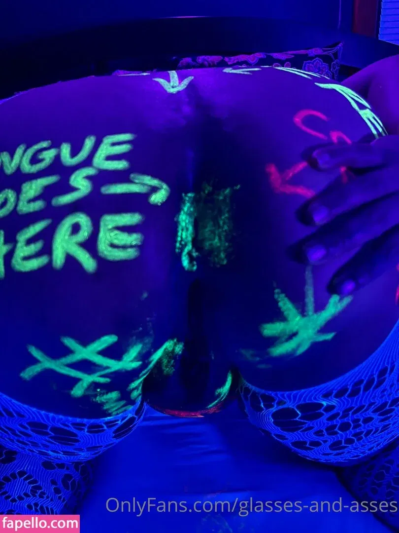 glasses-and-asses / glassesandasses Onlyfans Photo Gallery 