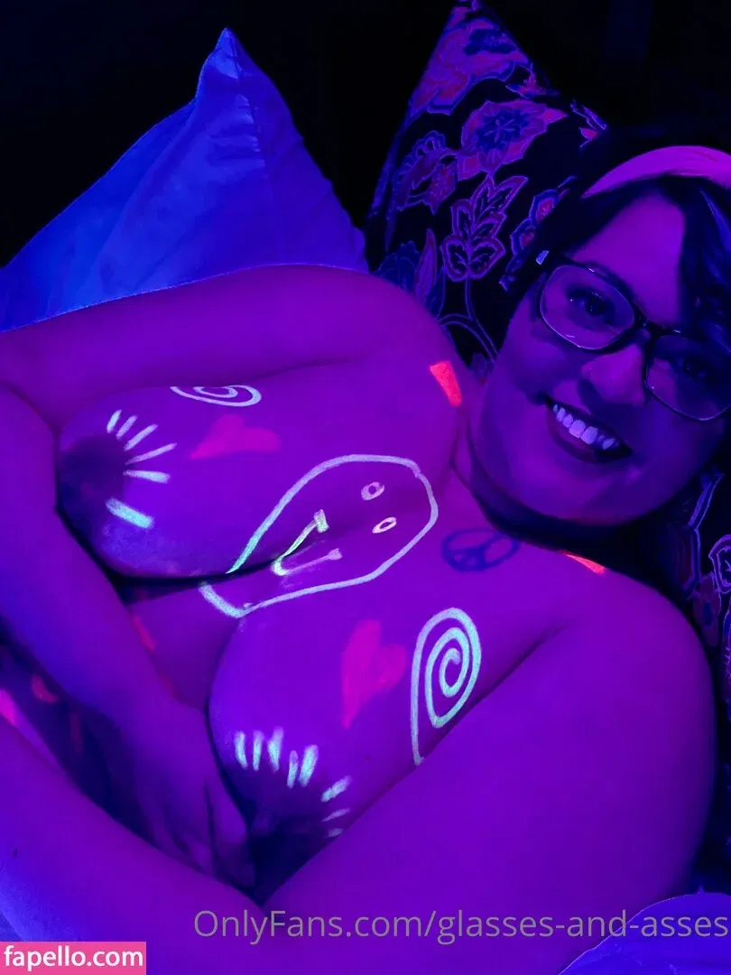 glasses-and-asses / glassesandasses Onlyfans Photo Gallery 