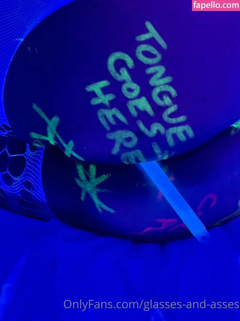 glasses-and-asses / glassesandasses Onlyfans Photo Gallery 