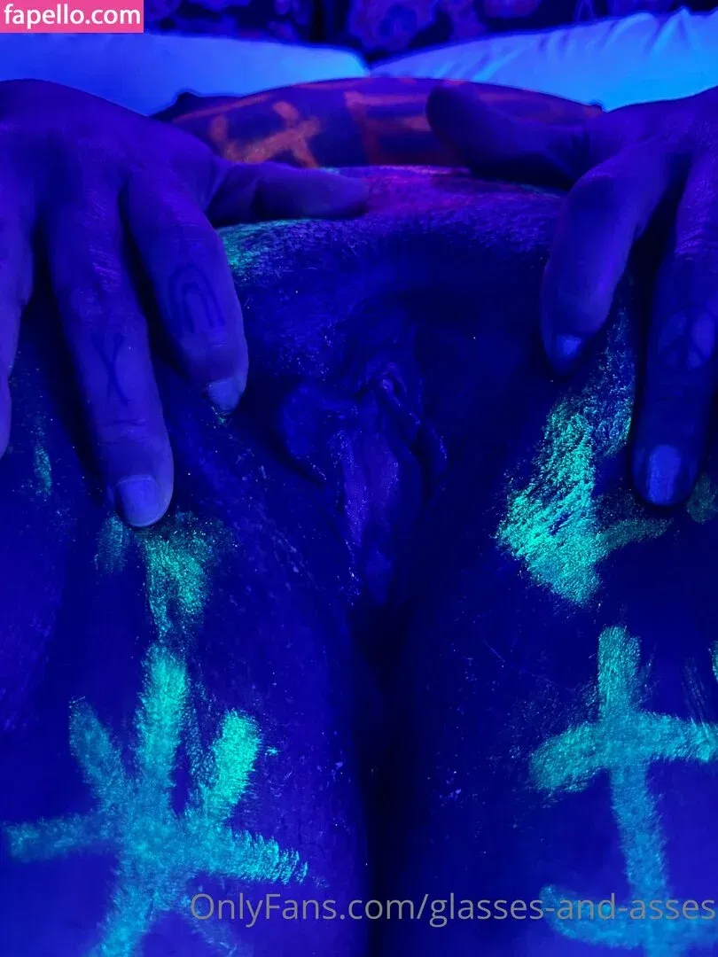 glasses-and-asses / glassesandasses Onlyfans Photo Gallery 