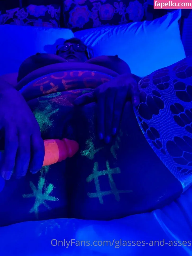 glasses-and-asses / glassesandasses Onlyfans Photo Gallery 