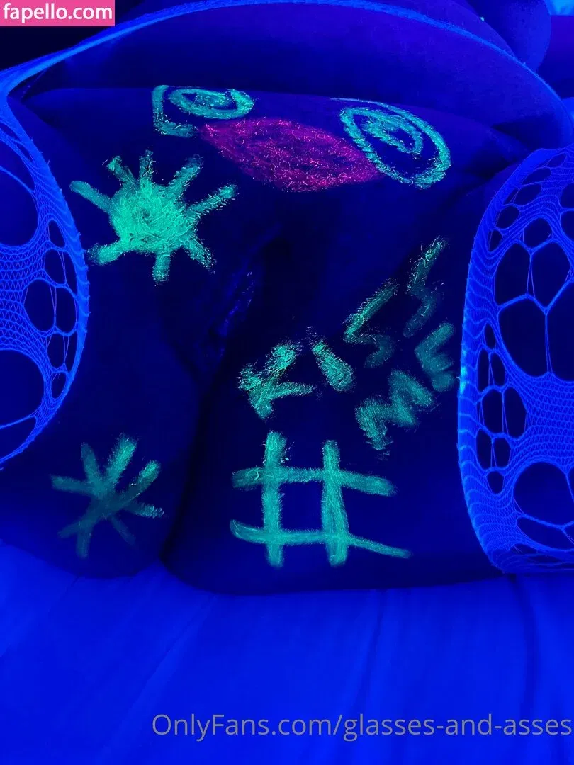 glasses-and-asses / glassesandasses Onlyfans Photo Gallery 