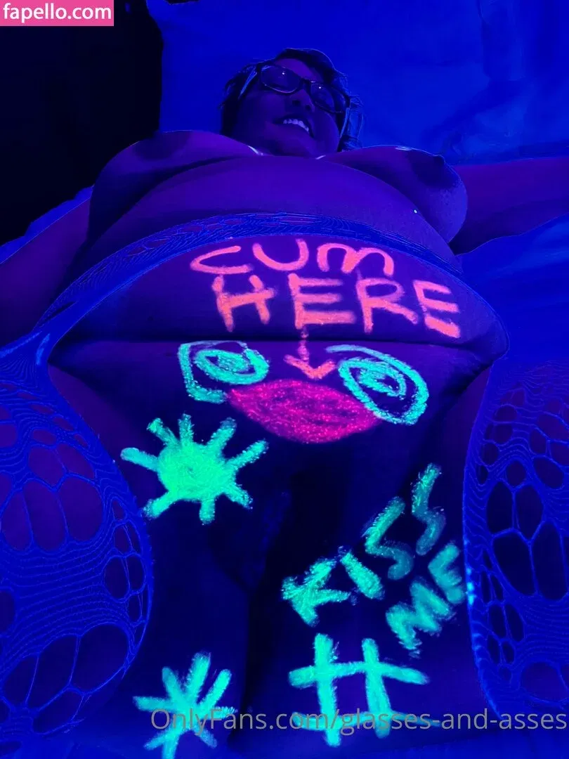 glasses-and-asses / glassesandasses Onlyfans Photo Gallery 