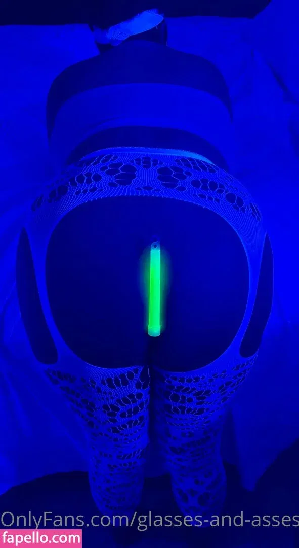 glasses-and-asses / glassesandasses Onlyfans Photo Gallery 