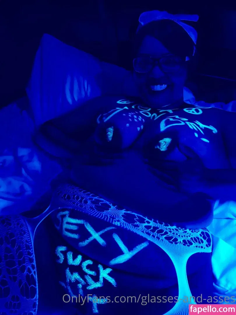 glasses-and-asses / glassesandasses Onlyfans Photo Gallery 