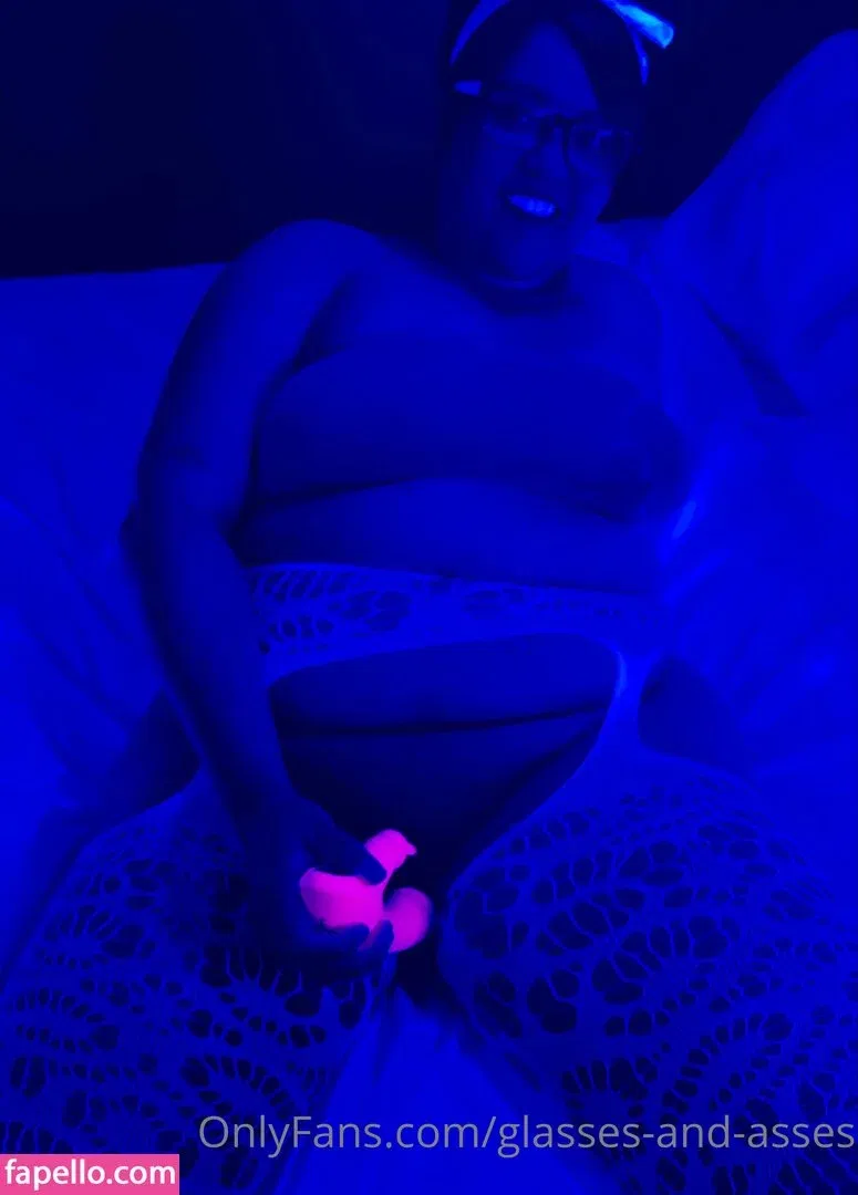 glasses-and-asses / glassesandasses Onlyfans Photo Gallery 