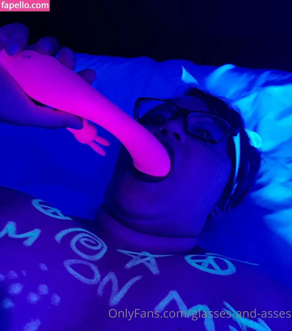 glasses-and-asses / glassesandasses Onlyfans Photo Gallery 