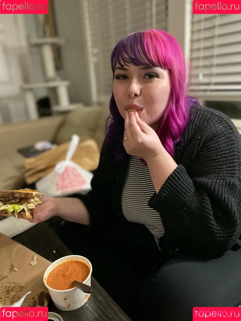 ilychubbygrilz / littlestpigletann Onlyfans Photo Gallery 