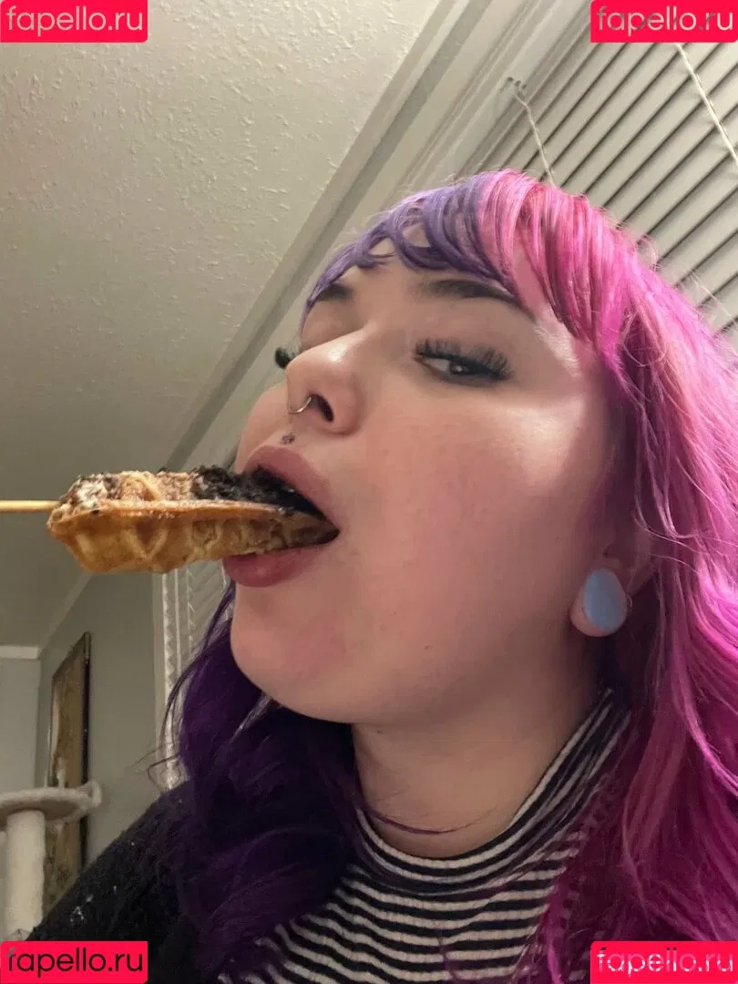 ilychubbygrilz / littlestpigletann Onlyfans Photo Gallery 