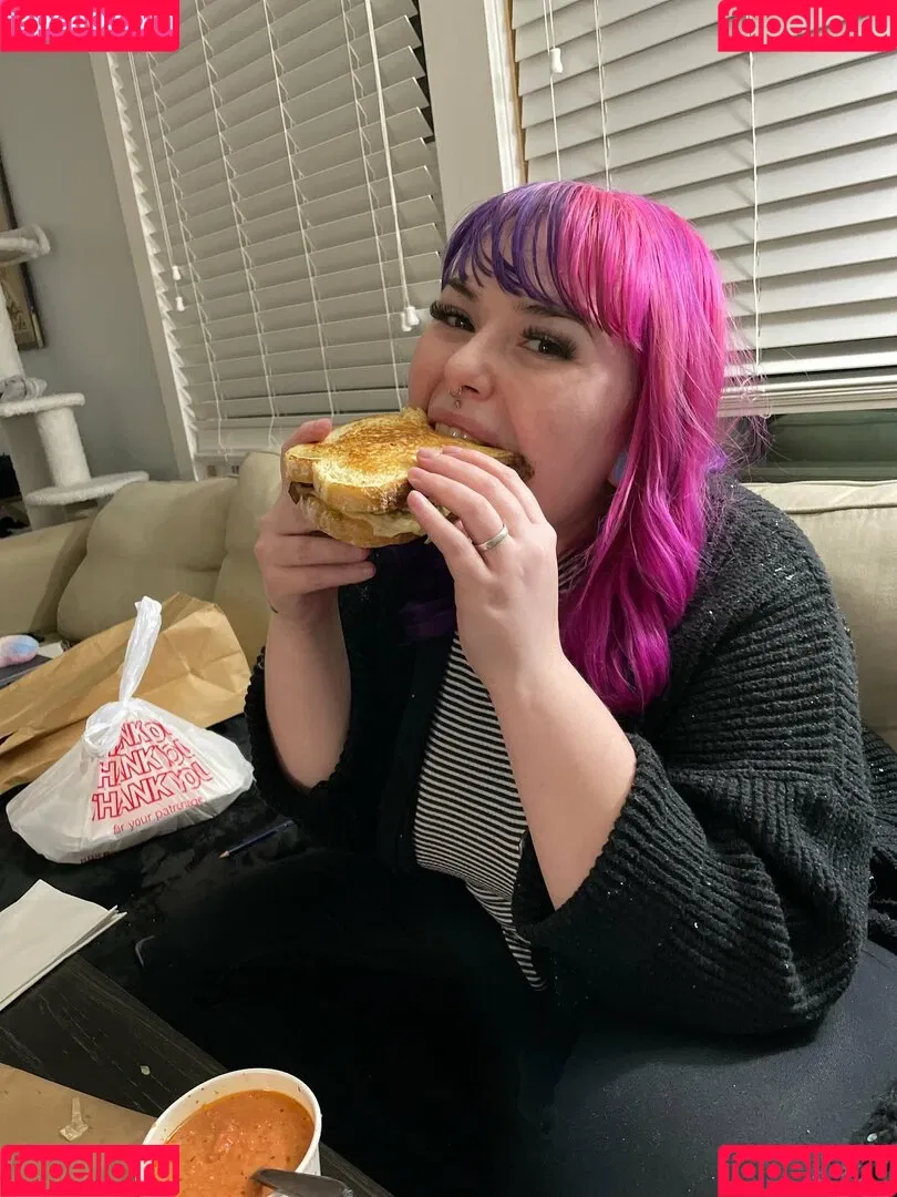 ilychubbygrilz / littlestpigletann Onlyfans Photo Gallery 