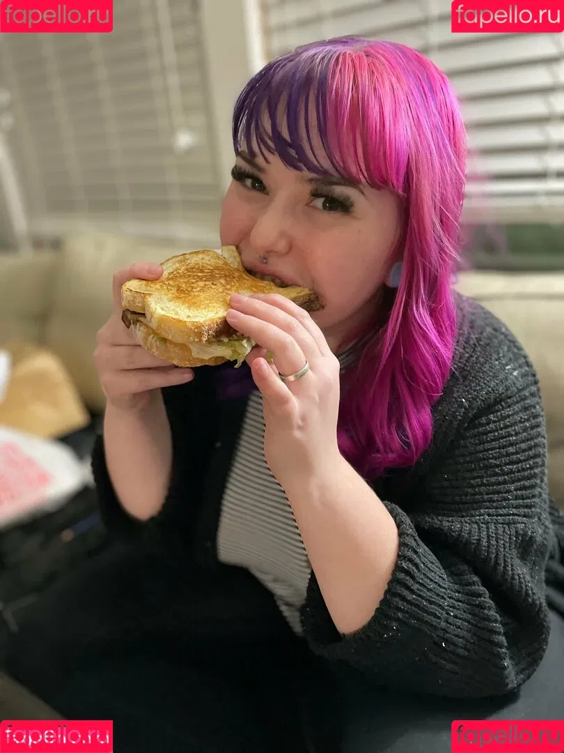 ilychubbygrilz / littlestpigletann Onlyfans Photo Gallery 