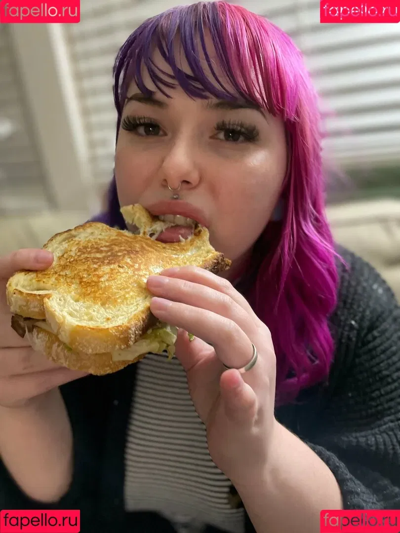 ilychubbygrilz / littlestpigletann Onlyfans Photo Gallery 