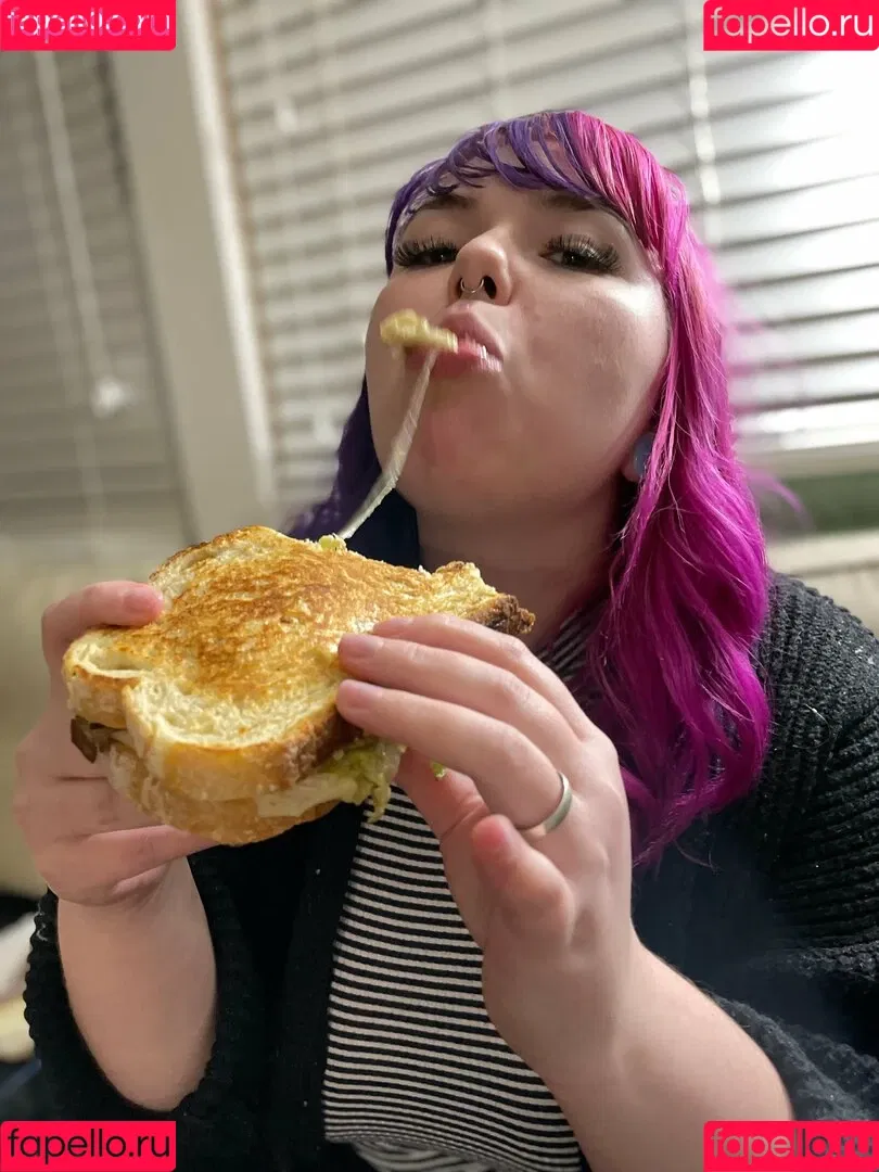 ilychubbygrilz / littlestpigletann Onlyfans Photo Gallery 
