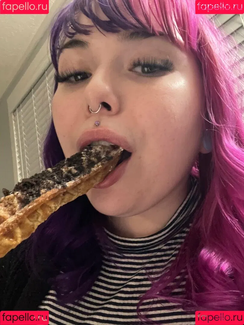 ilychubbygrilz / littlestpigletann Onlyfans Photo Gallery 
