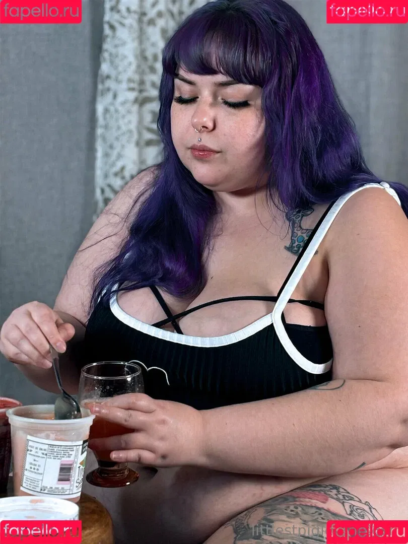 ilychubbygrilz / littlestpigletann Onlyfans Photo Gallery 