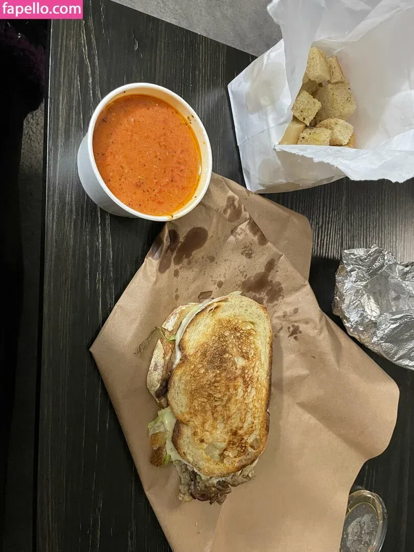 ilychubbygrilz / littlestpigletann Onlyfans Photo Gallery 