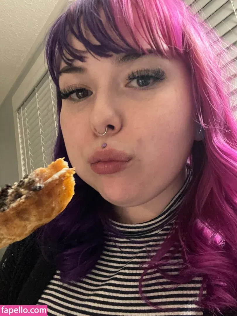 ilychubbygrilz / littlestpigletann Onlyfans Photo Gallery 