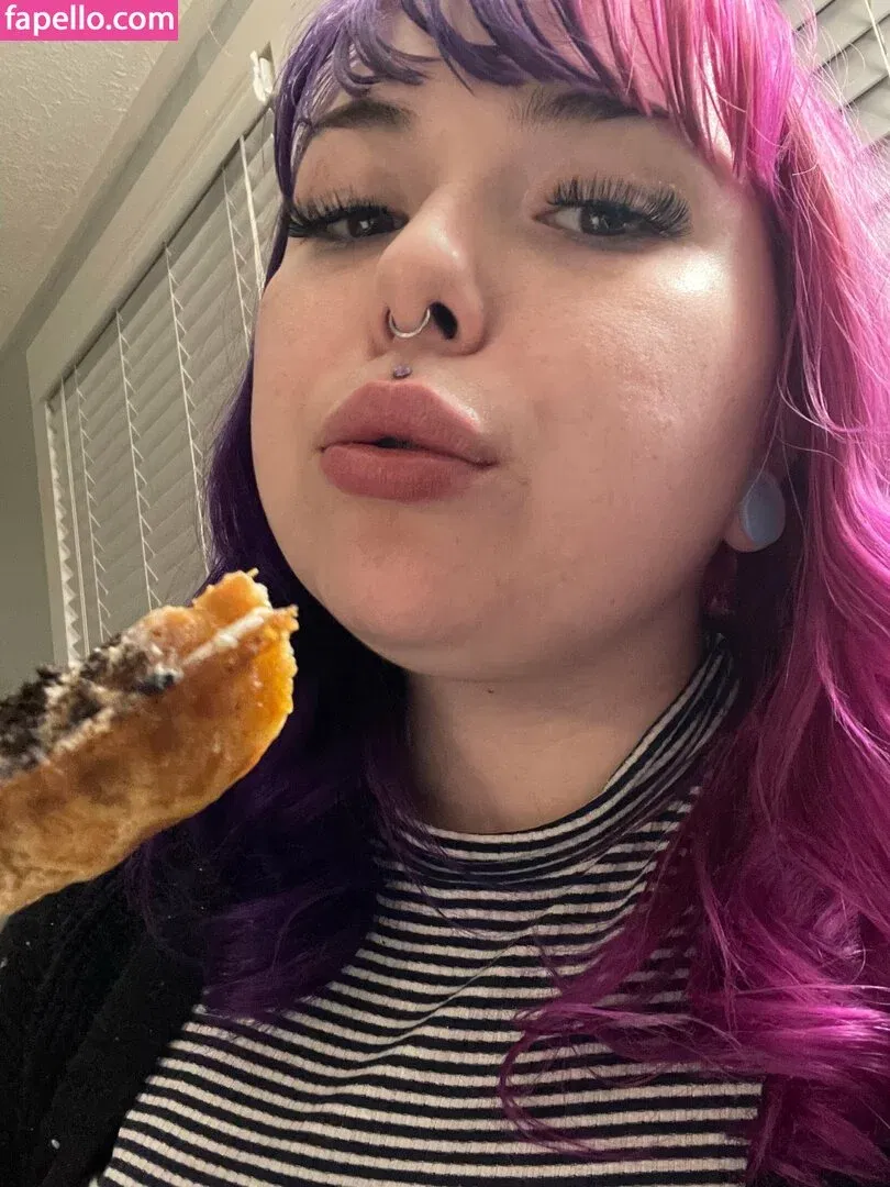 ilychubbygrilz / littlestpigletann Onlyfans Photo Gallery 