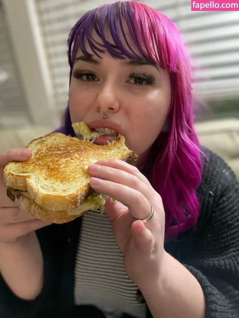 ilychubbygrilz / littlestpigletann Onlyfans Photo Gallery 