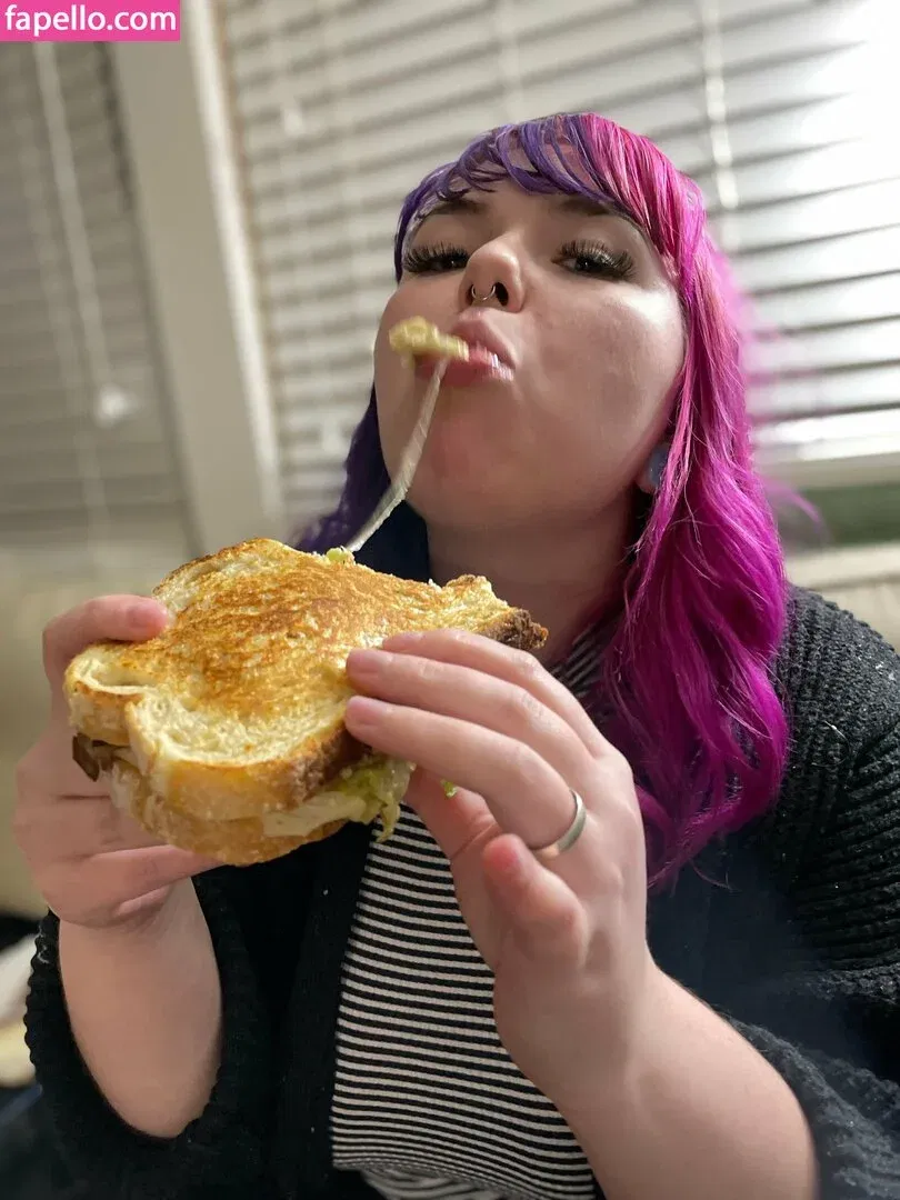 ilychubbygrilz / littlestpigletann Onlyfans Photo Gallery 