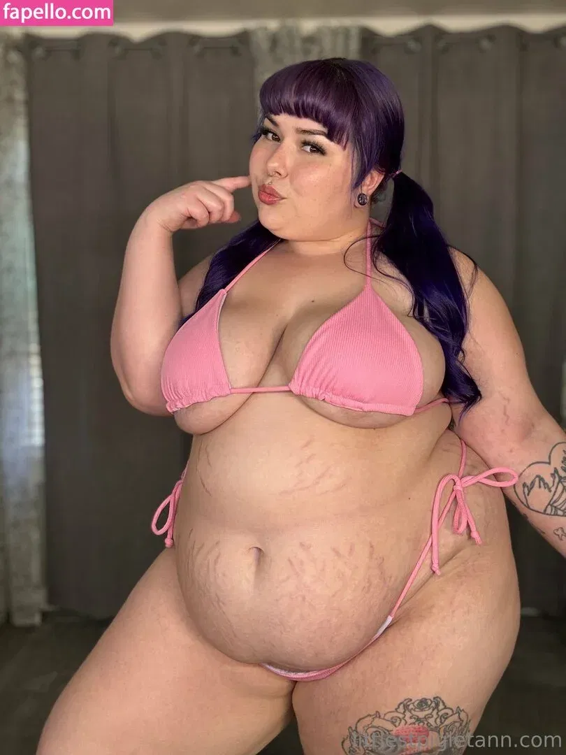 ilychubbygrilz / littlestpigletann Onlyfans Photo Gallery 