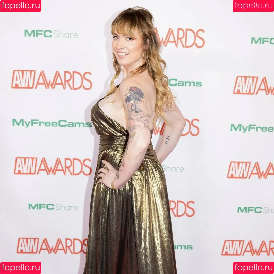 Blake Lovely / blakelovely_ / sarablakelovely Onlyfans Photo Gallery 