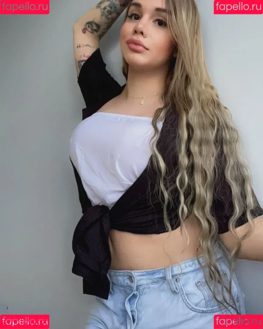 Valery Mcqueen / valerymcqueen__ / venezolanats Onlyfans Photo Gallery 