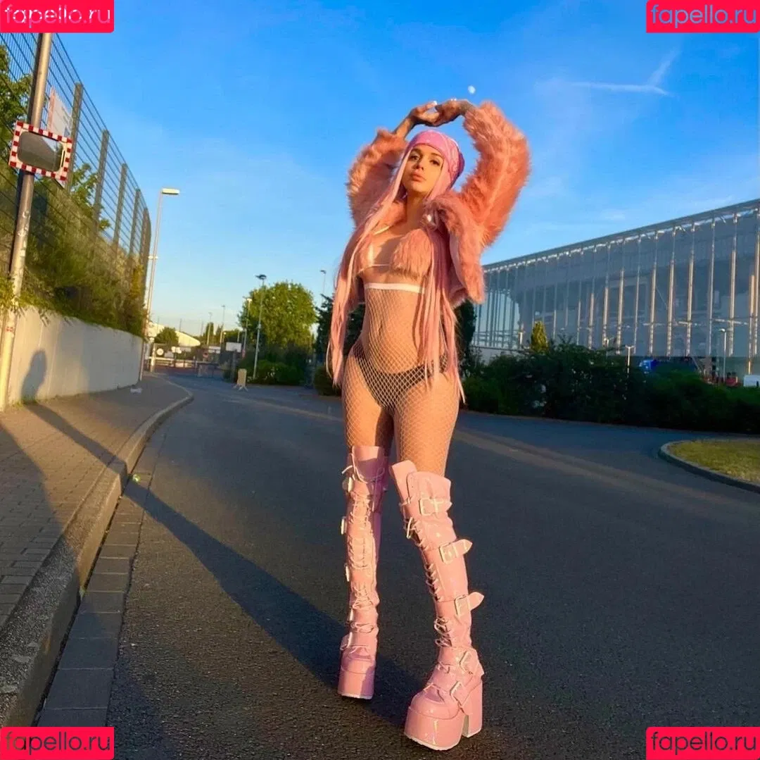 Valery Mcqueen / valerymcqueen__ / venezolanats Onlyfans Photo Gallery 