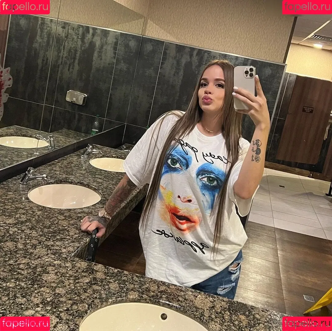 Valery Mcqueen / valerymcqueen__ / venezolanats Onlyfans Photo Gallery 