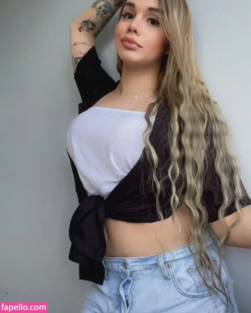 Valery Mcqueen / valerymcqueen__ / venezolanats Onlyfans Photo Gallery 