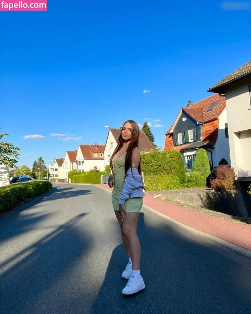 Valery Mcqueen / valerymcqueen__ / venezolanats Onlyfans Photo Gallery 