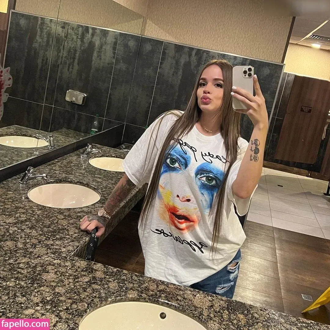 Valery Mcqueen / valerymcqueen__ / venezolanats Onlyfans Photo Gallery 