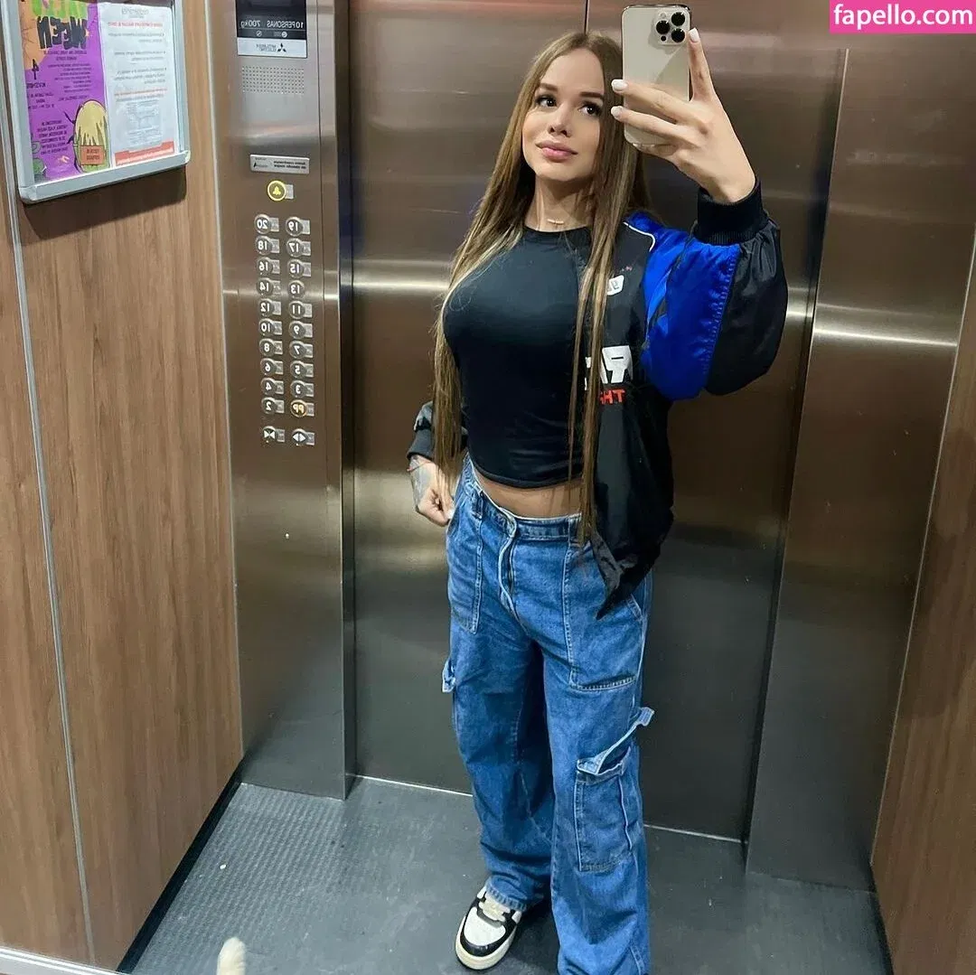 Valery Mcqueen / valerymcqueen__ / venezolanats Onlyfans Photo Gallery 