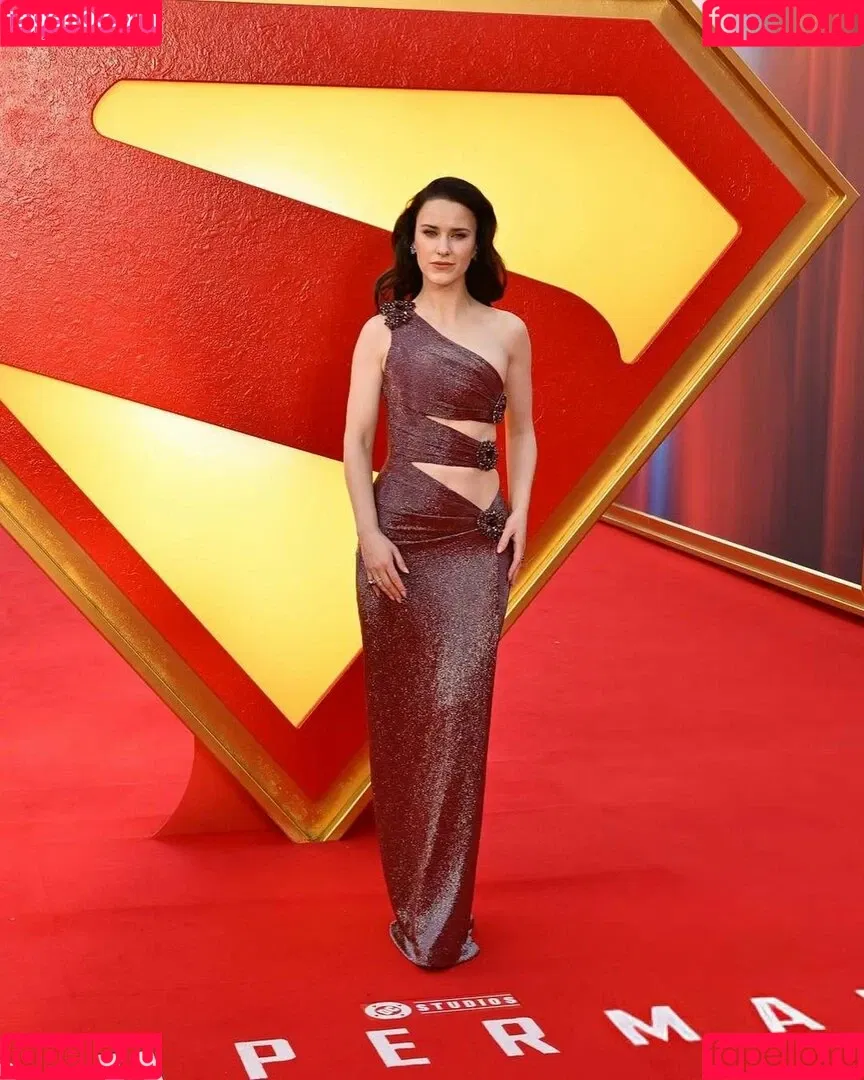 Marvelous Mrs. Maisel / Rachel Brosnahan / rachelbrosnahan Onlyfans Photo Gallery 