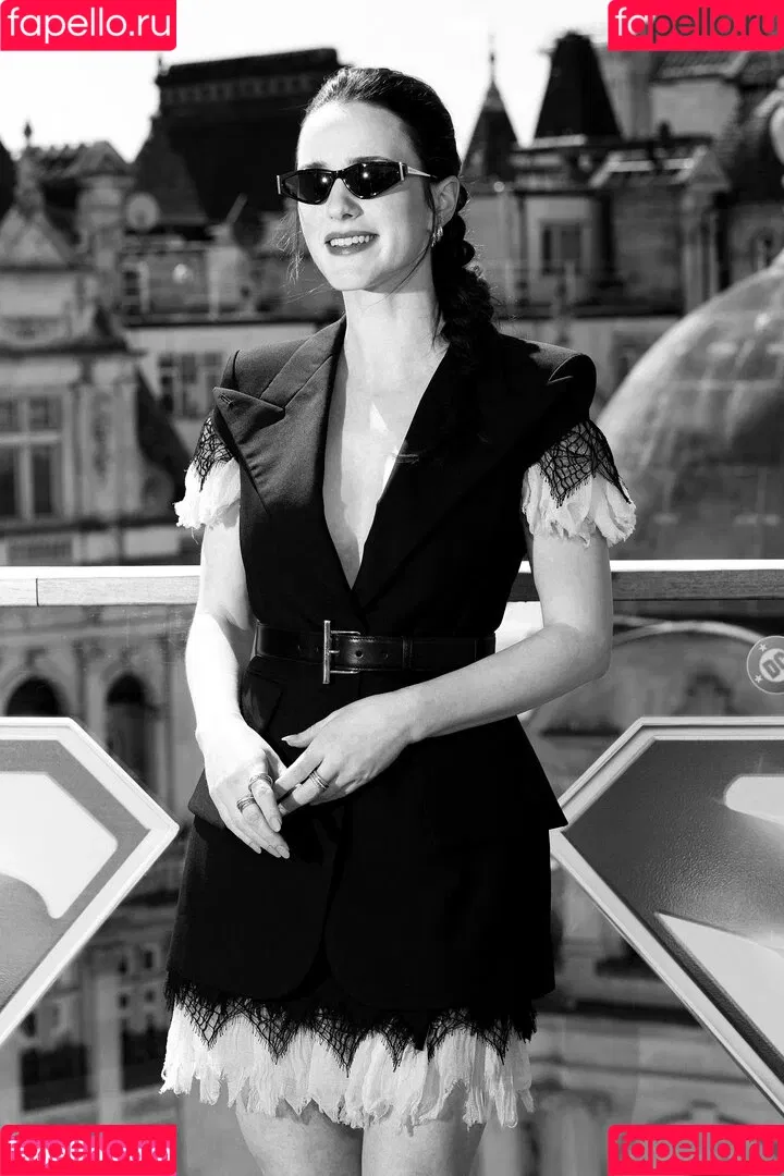 Marvelous Mrs. Maisel / Rachel Brosnahan / rachelbrosnahan Onlyfans Photo Gallery 