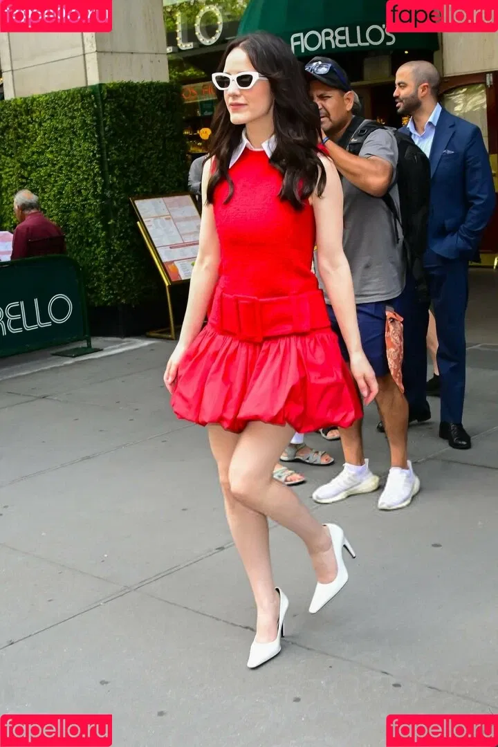 Marvelous Mrs. Maisel / Rachel Brosnahan / rachelbrosnahan Onlyfans Photo Gallery 
