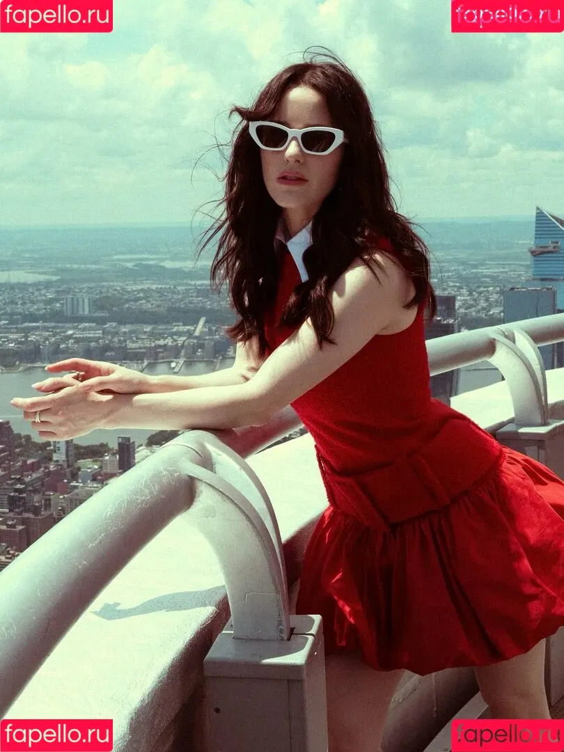Marvelous Mrs. Maisel / Rachel Brosnahan / rachelbrosnahan Onlyfans Photo Gallery 